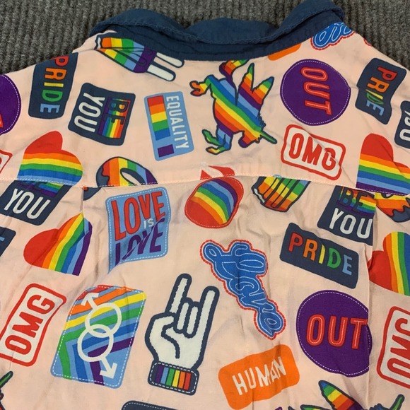 Trinity Collective Shirt Mens Small Pink Button Up Camp Pride Love Peace Rainbow - Picture 11 of 14